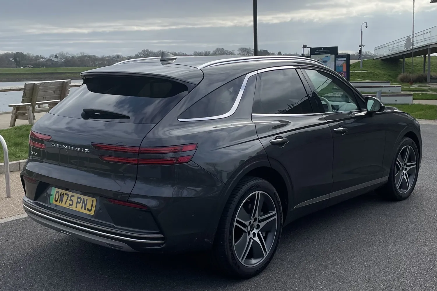 GV70 side profile
